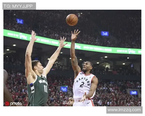 雄鹿主场击败猛龙，东部决赛再度领先：密尔沃基篮球激情再燃